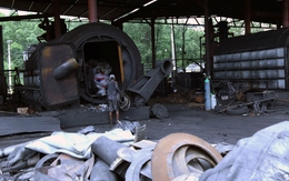 Phát hiện cơ sở nấu dầu từ cao su, nhựa phế thải ở Đồng Nai