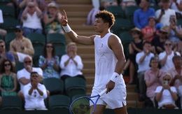 Wimbledon bị chỉ trích vì hoãn trận đấu ở thời điểm then chốt