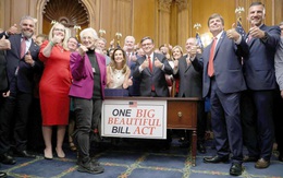 Dự luật Lớn và Đẹp chia rẽ nước Mỹ