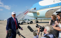 Ông Trump bất ngờ bác chuyện ngừng chuyển vũ khí cho Ukraine