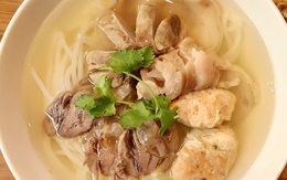 Bún bò Huế O Kay nước trong, chả cua vừa béo vừa bùi, bắp bò hoa xắt lát