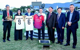 Thủ tướng và Phu nhân được tặng áo đấu của câu lạc bộ bóng đá hàng đầu Brazil