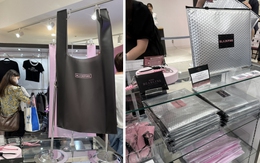 Cái túi ni lông có in chữ 'BLACKPINK' được bán giá nửa triệu