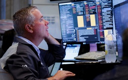 Chứng khoán Mỹ lao dốc, đồng USD tăng giá sau khi ông Trump đăng thư thuế quan
