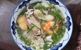 Quán hủ tiếu hải sản số 7 Vũng Tàu đông nghẹt khách cuối tuần, 'tái sinh' sau dịch