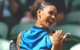 Ngôi sao bóng đá xinh đẹp gây sốt khi cổ vũ bạn trai tại Wimbledon 2025