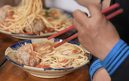 Gia đình Haha gây tranh cãi: Miền núi không có tôm thật hả?