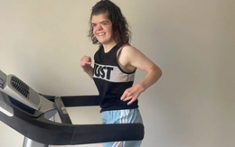 Kỳ tích chạy marathon trên máy sau 40 cuộc phẫu thuật của nữ runner mắc hội chứng hiếm gặp