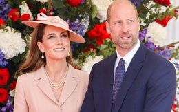 Công nương Kate Middleton lần đầu diện Dior đón Tổng thống Pháp đến Vương quốc Anh