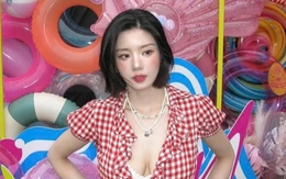 Kwon Eun Bi mặc gợi cảm tại Waterbomb: Đây là nội y hay đồ biểu diễn?