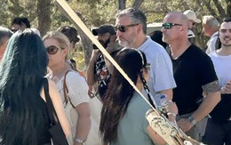 Thượng nghị sĩ bang Texas bị chỉ trích vì đi du lịch trong lúc xảy ra thảm họa lũ lụt