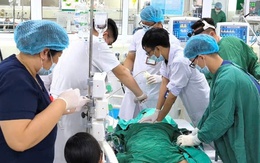 Ăn tiết canh, lòng heo rồi tím ngắt toàn thân phải nhập viện