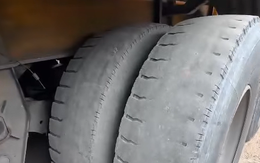 Sau phản ánh của người dân, tài xế xe container bị phạt vì sử dụng lốp mòn khi lưu thông