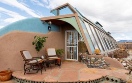 Tham quan ngôi nhà Earthship xanh tự cung tự cấp kỳ lạ ở New Mexico