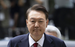 Cựu tổng thống Yoon chống lệnh triệu tập, từ chối ra khỏi buồng giam