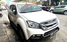 Xe hơi biển Ninh Thuận đậu cạnh ký túc xá ở Nha Trang hơn cả năm, công an tìm chủ xe