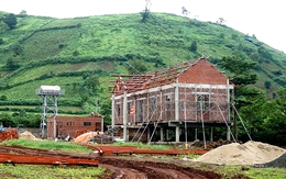 Bị tỉnh 'tuýt còi' vì xây nhà rông bê tông chắn tầm nhìn núi lửa Chư Đăng Ya