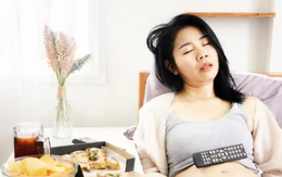 Khoa học lý giải hiện tượng 'căng da bụng chùng da mắt'