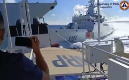 Tàu Trung Quốc va chạm nhau khi rượt đuổi tàu Philippines