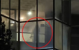 Phòng tắm hơi khách sạn bị nhìn xuyên thấu từ bên ngoài, khách du lịch hốt hoảng