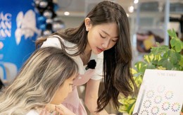 Khởi nghiệp đầu tay với nghề 'bói màu', vừa mở đăng ký đã kín lịch