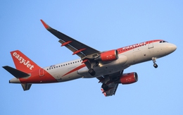 Hãng hàng không đình chỉ cơ trưởng vì say xỉn, khỏa thân đi lại trong khách sạn