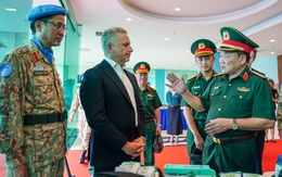 Cục Gìn giữ hòa bình Việt Nam tiếp nhận gói viện trợ do Chính phủ Úc tài trợ