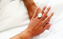 Ronaldo cầu hôn bạn gái bằng nhẫn kim cương ‘siêu to khổng lồ’