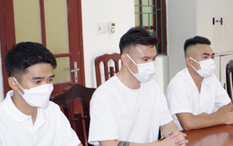 Lời khai ban đầu của nhóm phát tán clip 'cảnh nóng' trên xe Mercedes ở Ninh Bình