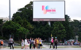 Logo kỷ niệm 50 năm thành lập báo Tuổi Trẻ ở danh thắng hồ Xuân Hương Đà Lạt