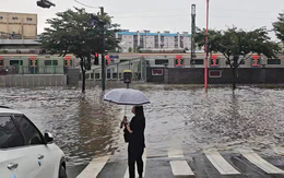 Mưa lớn gây ngập lụt diện rộng tại Incheon