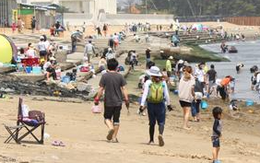 Hai thanh niên Việt Nam dũng cảm cứu sống hai em bé người Nhật gặp nạn