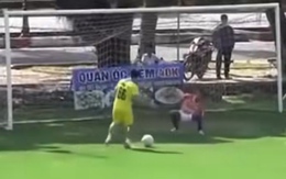 Khó chịu với cách ghi bàn mà không cần sút