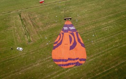 Khinh khí cầu chở 34 người tại Hà Lan rơi xuống đồng cỏ