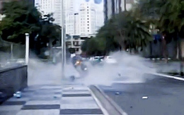 Người ném 3 bình nước 20 lít từ tầng 26 chung cư xuống đường có dấu hiệu trầm cảm