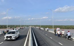 Chủ đầu tư kêu cứu vì người dân 'xé rào' qua cầu Đại Ngãi 2