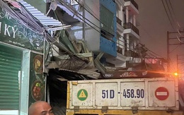 Điều tra vụ nổ tại công ty sản xuất kính khiến một số căn nhà bị hư hỏng