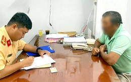 Lập biên bản phạt chủ đàn bò để bò đi vào hầm vượt sông Sài Gòn