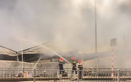 Cháy chợ thực phẩm Tam Nông, thiệt hại 31 ki ốt, hơn 230 người tham gia dập lửa