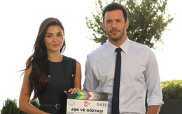 Queen of tears có bản Thổ Nhĩ Kỳ, cặp chính không thua kém Kim Soo Hyun, Kim Ji Won