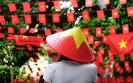 Hà Nội rực đỏ phố phường