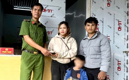 Thiếu ăn phải xin lúa của nhà ngoại, vợ chồng nghèo vẫn nhất quyết trả ví tiền nhặt được