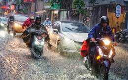 Thời tiết hôm nay 19-8: Áp thấp nhiệt đới gây mưa to khắp Bắc Bộ; Nam Bộ nắng gián đoạn