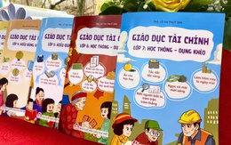 Ra mắt bộ sách 'Giáo dục tài chính' từ lớp 1 đến lớp 12