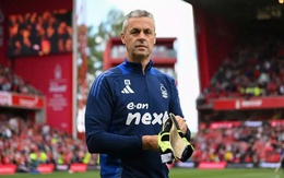 HLV ở Premier League phải khâu 6 mũi vì ăn mừng quá khích