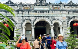 Di sản là của toàn dân, khó gì mà không thể miễn phí, giảm giá cho học sinh, sinh viên?