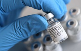 Mỹ từ bỏ phát triển vắc xin mRNA, chuyện gì xảy ra?