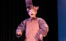 Sau Ngày xửa ngày xưa, Quốc Thịnh tiếp tục chọc cười các bé với vai Sói xám