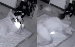 Giữa đêm nằm ôm điện thoại, bố hú hồn khi thấy con trai sau lưng