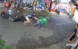 Tên cướp điện thoại thoát trận no đòn nhờ được người dân can ngăn